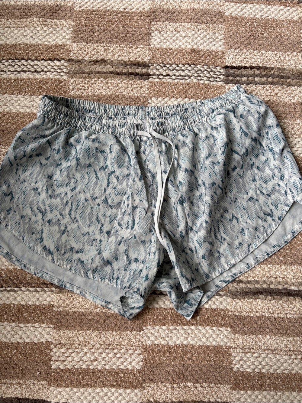 Old Navy Light Blue/Gray Patterned Women's Active Shorts